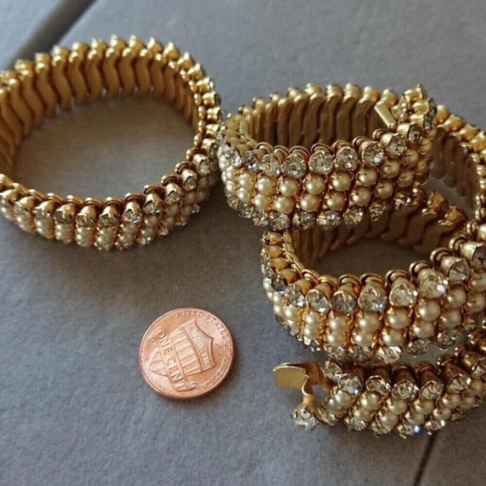 Double layer Crystals and faux pearls choker and bracelet set